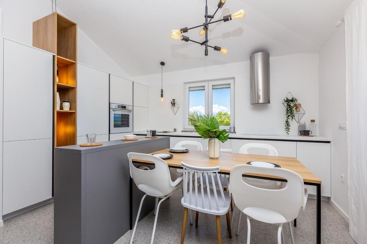 Apartment Laurus Salatic ภายนอก รูปภาพ