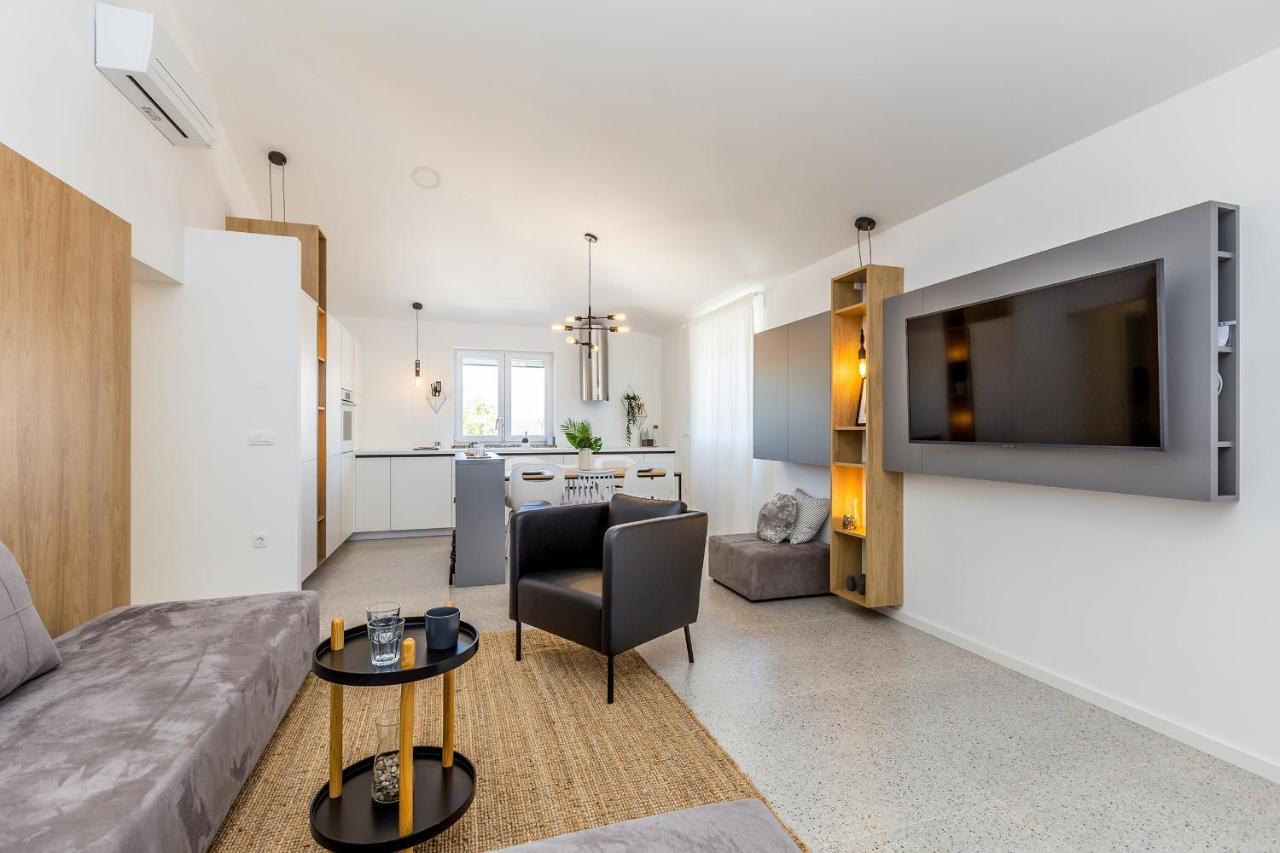 Apartment Laurus Salatic ภายนอก รูปภาพ