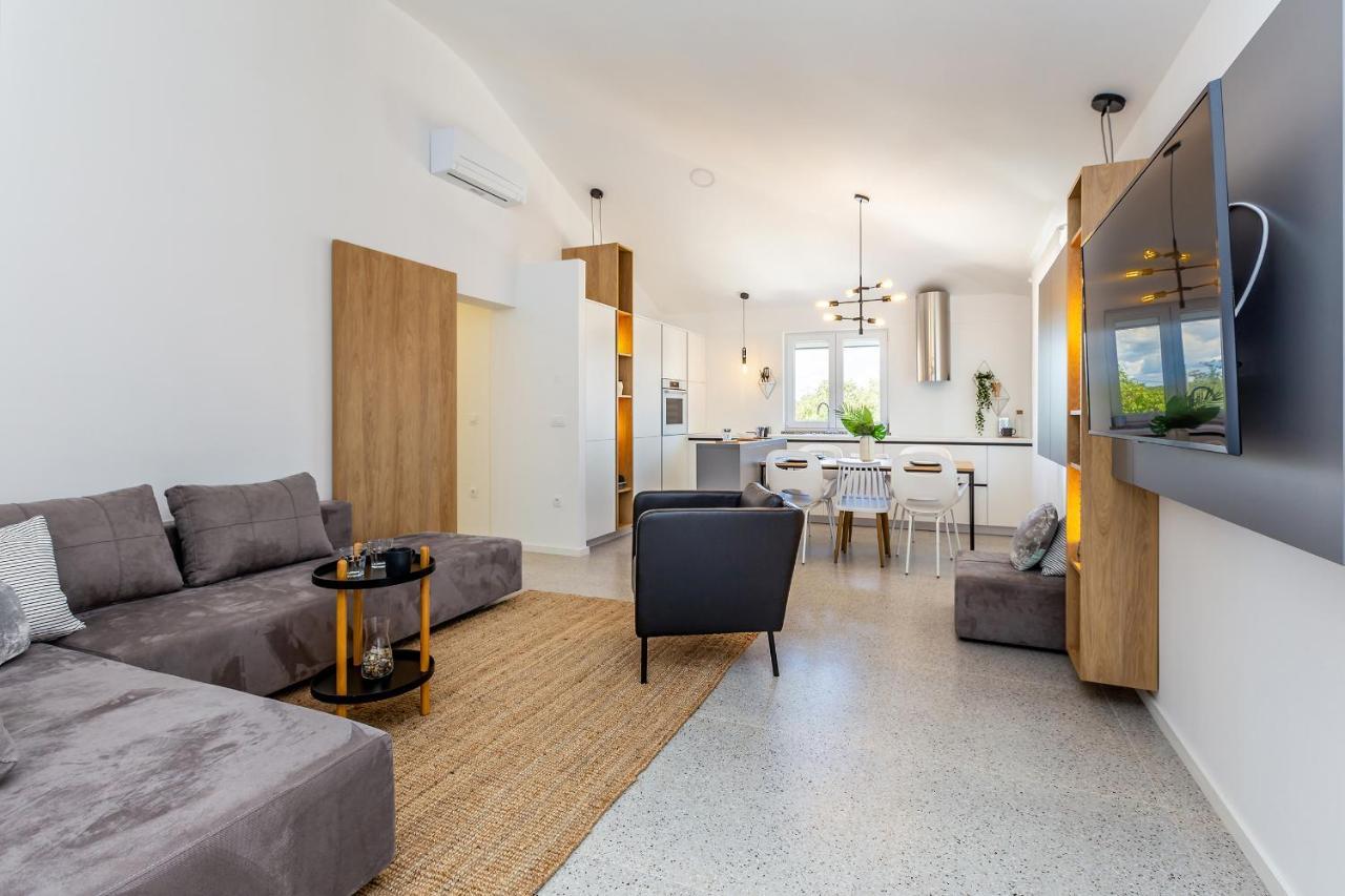 Apartment Laurus Salatic ภายนอก รูปภาพ